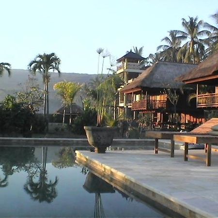 Singko Lovina Bed & Breakfast Exterior photo