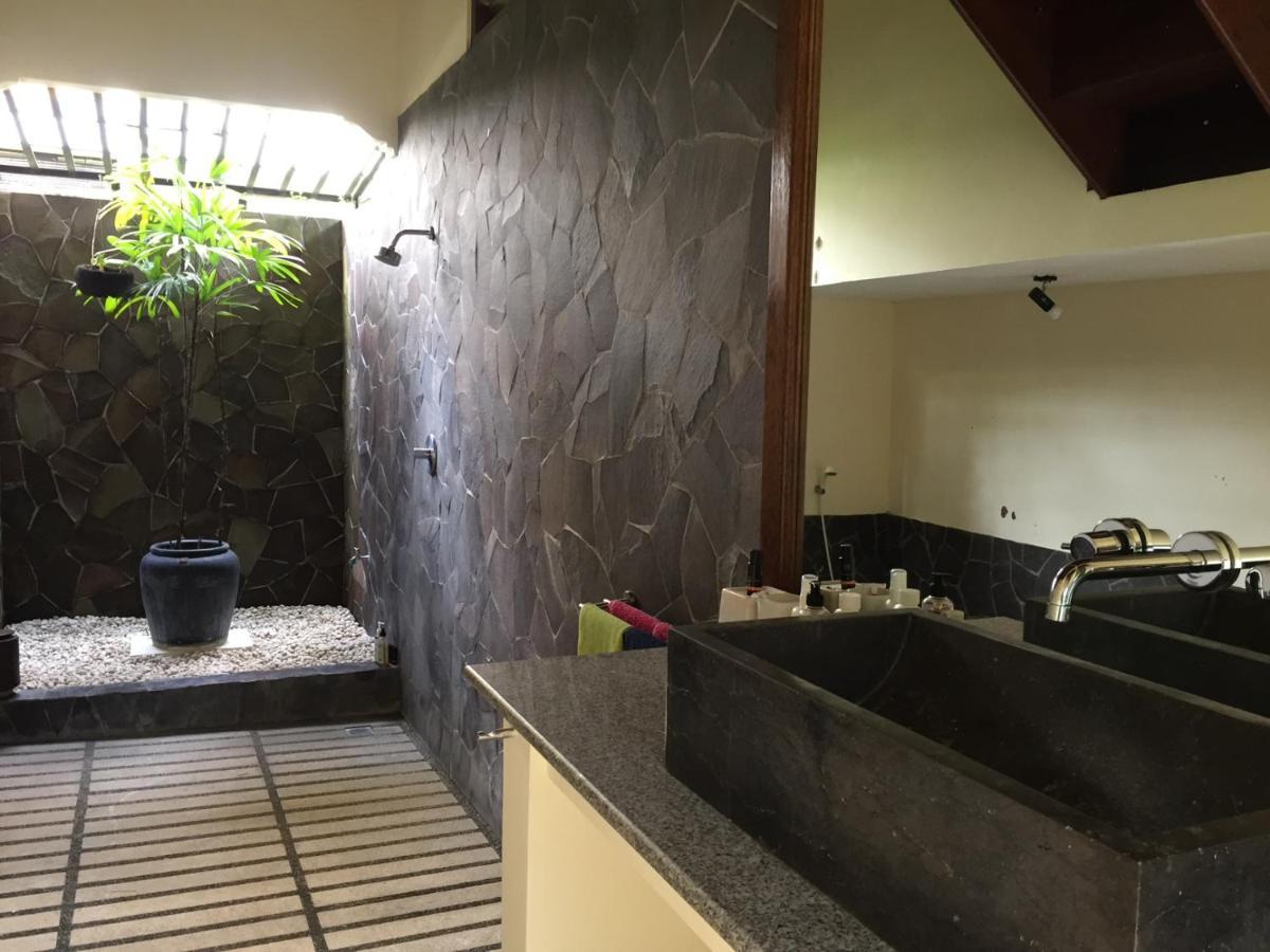 Singko Lovina Bed & Breakfast Exterior photo